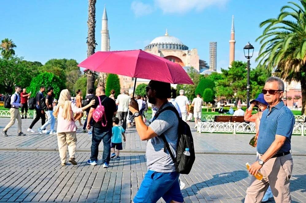 İstanbul gece nemden uyuyamadı. Bir ilçe yüzde 99 ile rekor kırdı 4